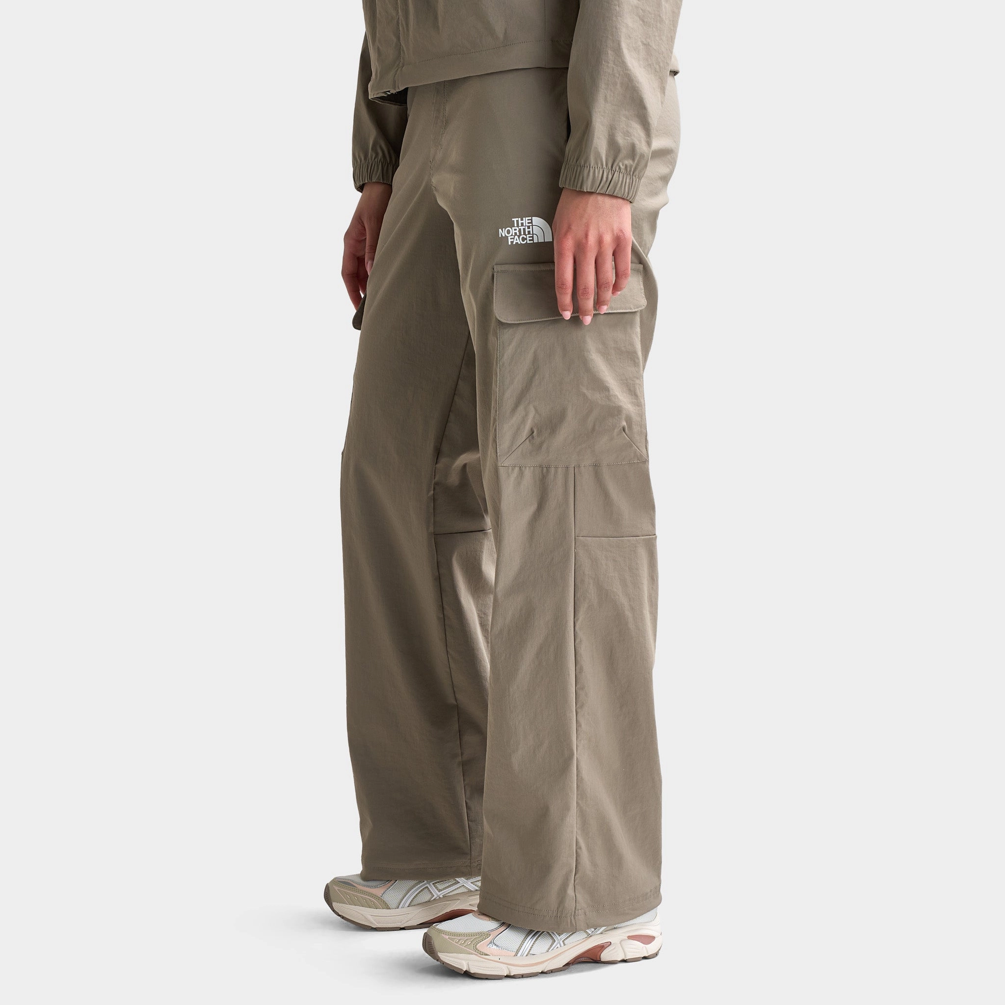 The North Face Women's Highwaist Cargo Pants / Brown
